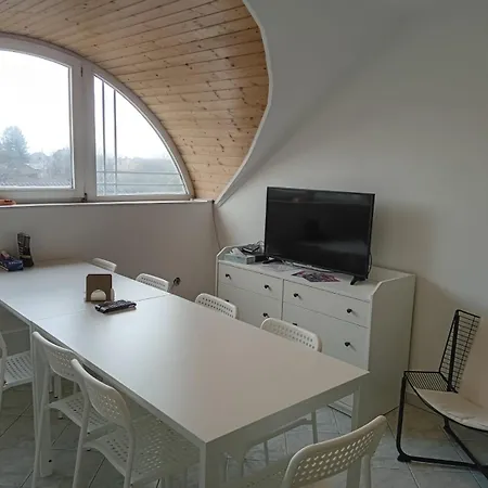Buekfuerdo Bercsenyi 13 Apartmanhaz, Buekfalva Lägenhet *